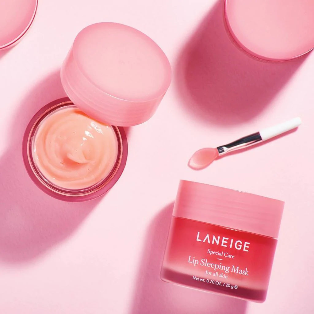 The lip sleeping mask exfoliates the lips overnight by gently melting away the dead skin cells to ensure glowing and radiant lips the next morning!