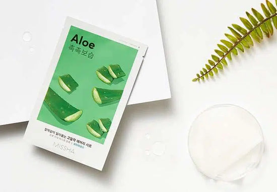 This mask forms a moisturized layer over the skin and makes skin elastic by containing aloe extract with superior moisture retention power for dry skin 
